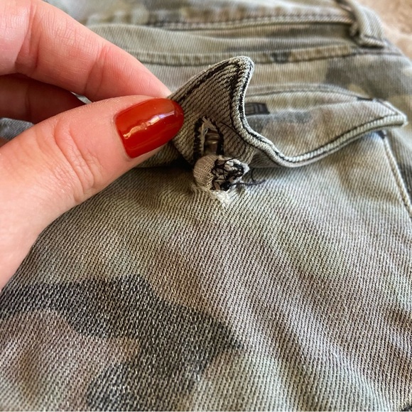 HUDSON JEANS
COLLIN SKINNY JEANS - CAMO size 28 - Picture 8 of 12